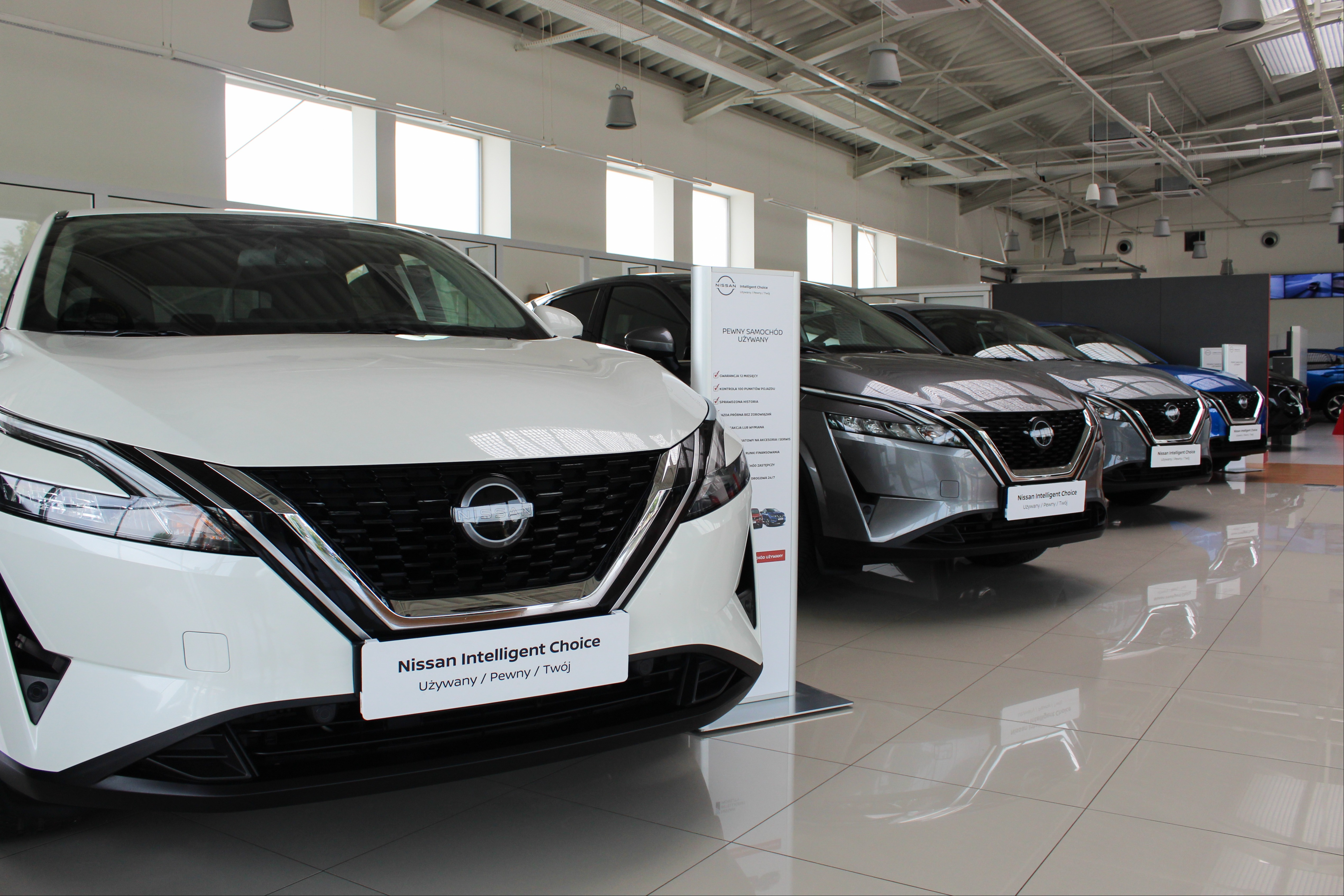 Białe samochody Nissan Białe samochody Nissan